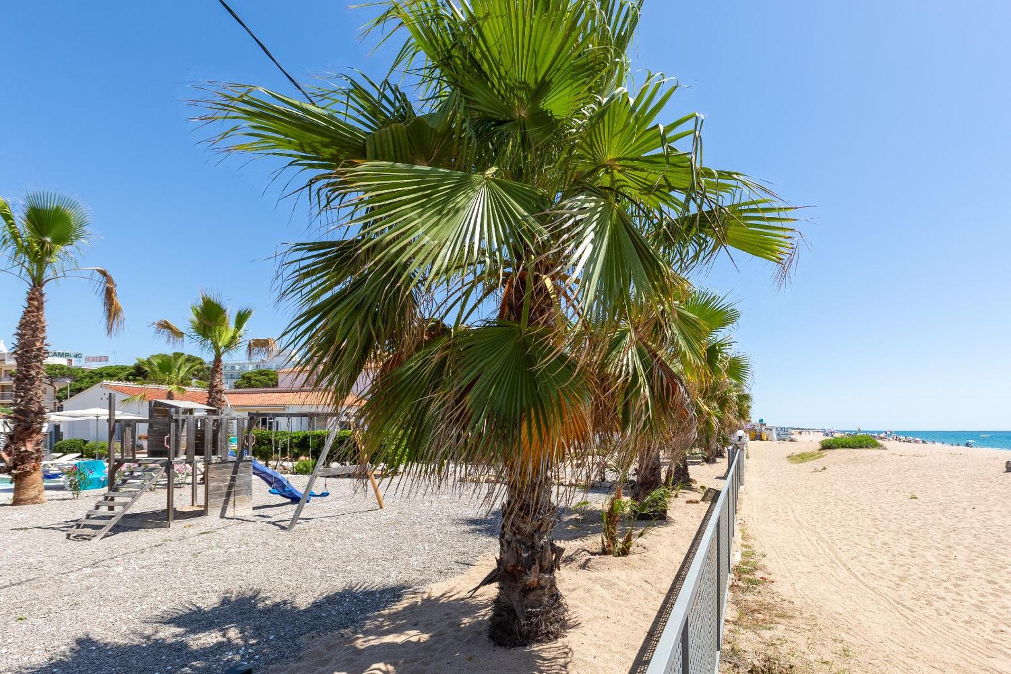 Malgrat De Mar Beachfront Village Exterior foto